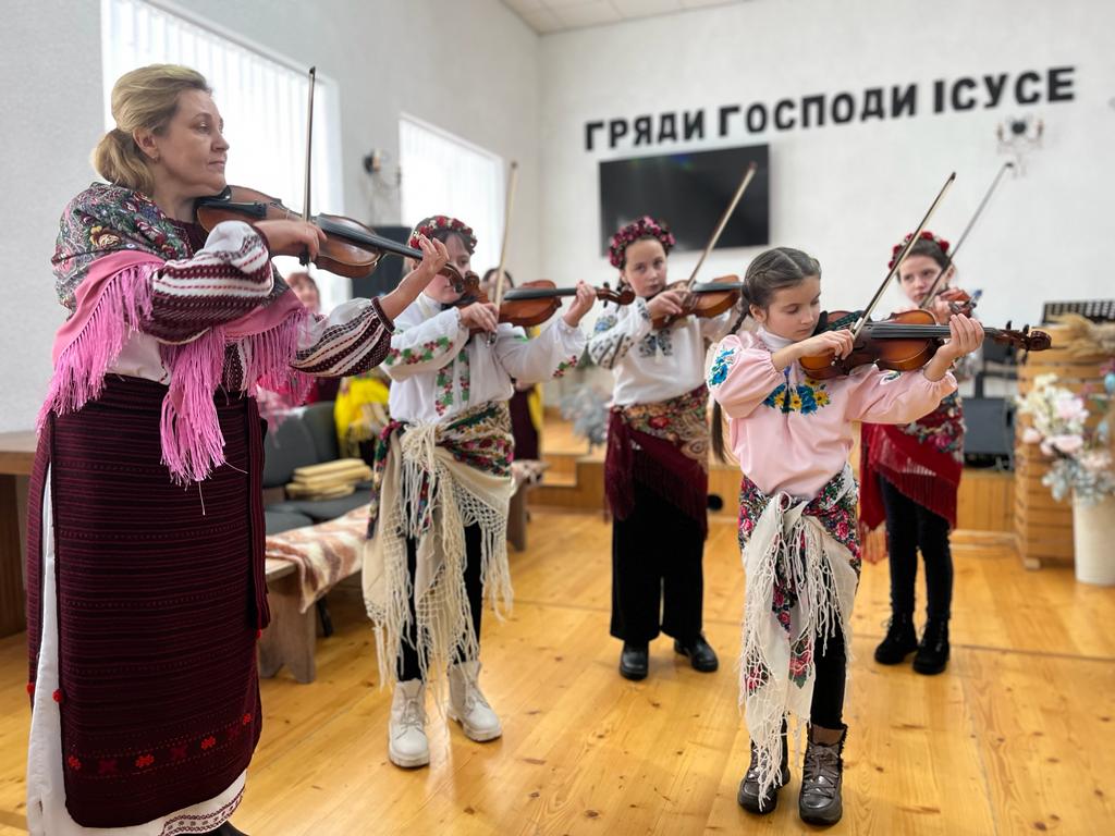 В неділю 14.01.2024 року учні Золотопотіцької мистецької школи 