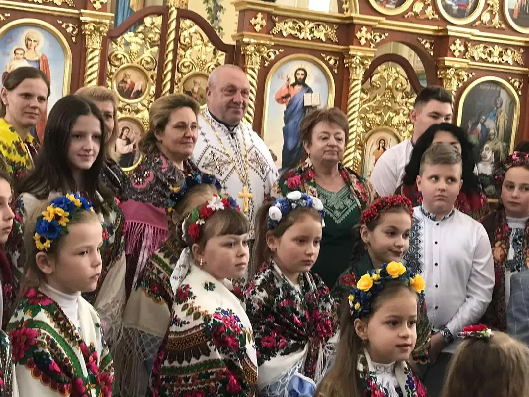 У неділю, 21 січня 2024 року, учні та викладачі Золотопотіцької мистецької школи влаштували надзвичайне колядування для мешканців села Возилів.